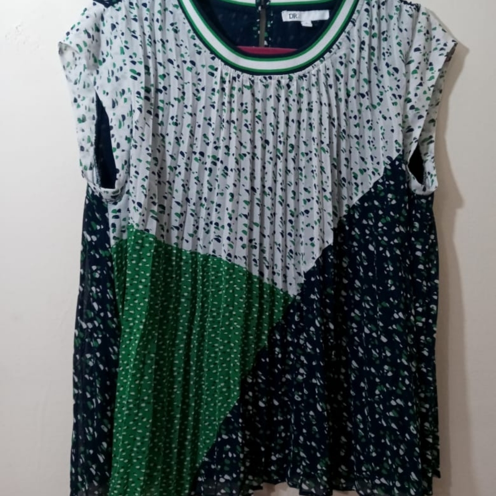 Multicolored sleeveless top